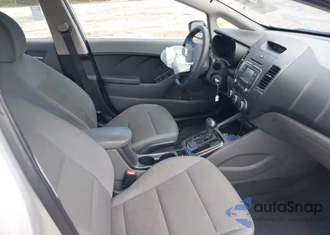 2017 Kia Forte Lx z USA, uszkodzony, nr VIN 3KPFL4A76HE112681